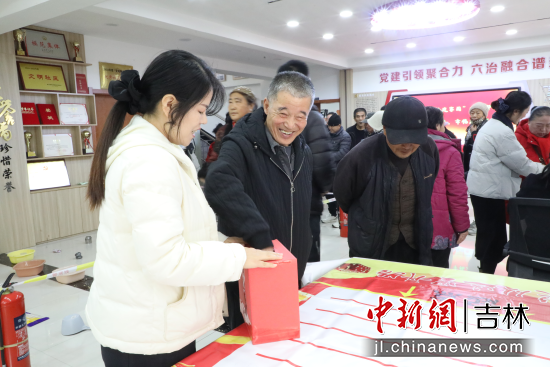 ���񅢼ӻ�ӬF(xi��n)���� ��ʯ��ί������/���D