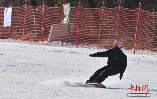 11��21�����L(zh��ng)��ɏ��ɽ��ѩ��(ch��ng)�_��������ѩ�ۺ����w�(y��n)�������� �z