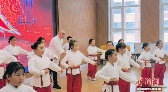 �����݆Tʷ����(qu��n)���ڽoС�W(xu��)�������n����ʯ���� �z