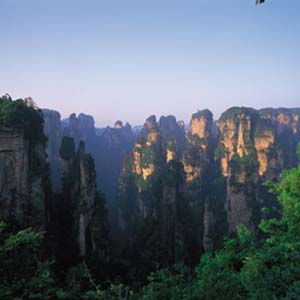 單獨成團N線：張家界、天子山、寶峰湖、猛洞河漂流、鳳凰古城四晚五日湘西全景游