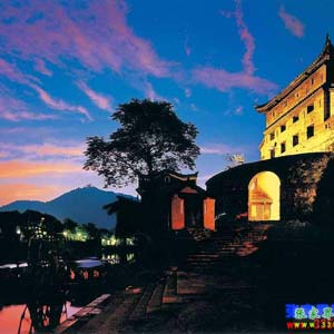 喜樂L線：天門山、張家界、袁家界、猛洞河、鳳凰古城超經(jīng)典五日游