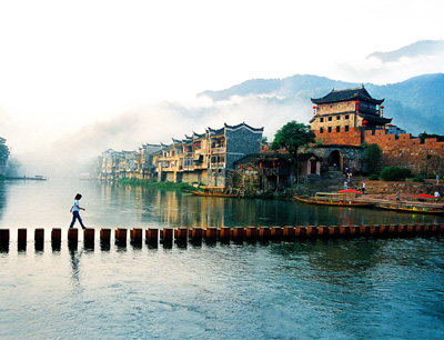 長沙往返A9線：鳳凰古城、德夯苗寨、矮寨吊索橋品質純玩兩日游